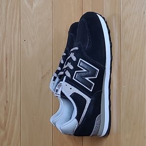 New Balance 574 Black Grey Youth Grade School Kids Shoe GC574GK
